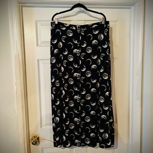 Hot Topic Moon Maxi Skirt.